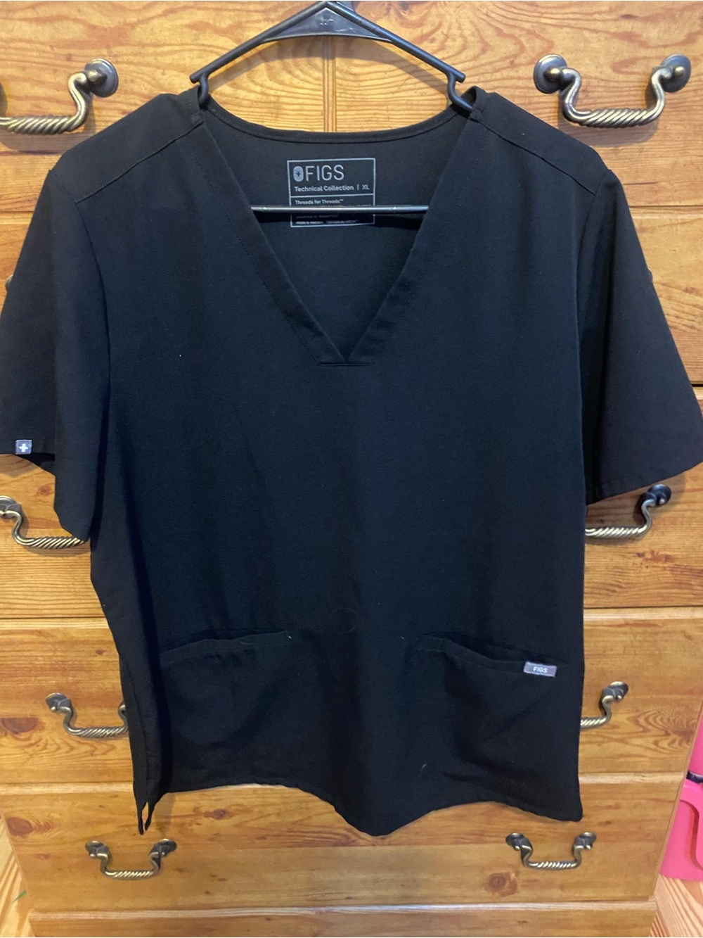 Figs Women's Short Sleeve V-Neck Scrub Top in Black